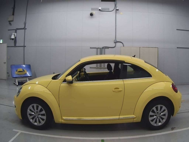 VOLKSWAGEN THE BEETLE 2013