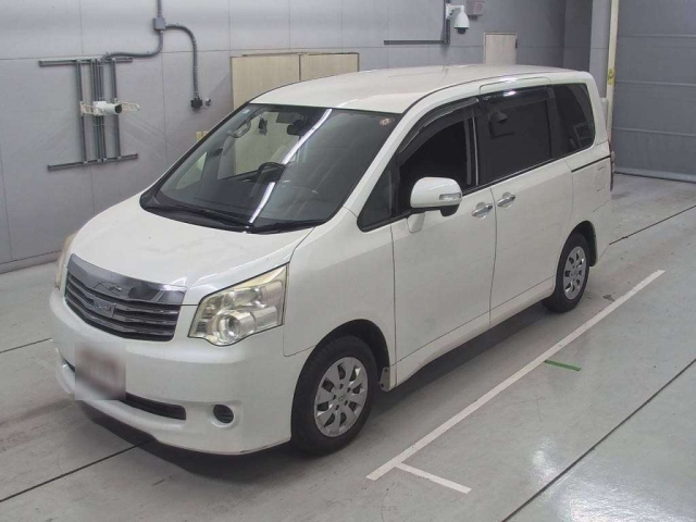 TOYOTA NOAH 2012