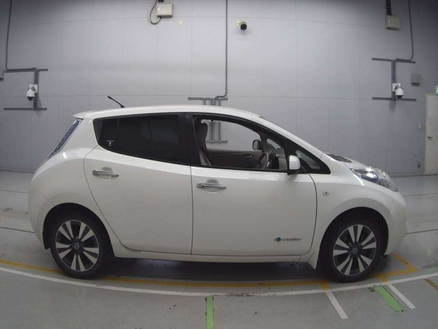 NISSAN LEAF 2013