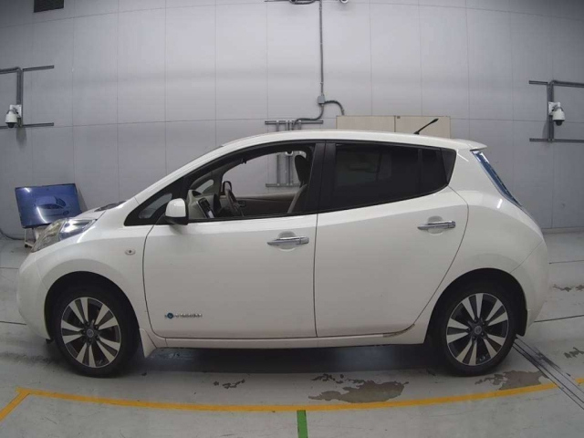 NISSAN LEAF 2013