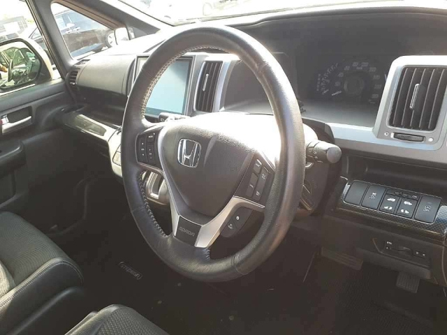 HONDA STEP WAGON 2014