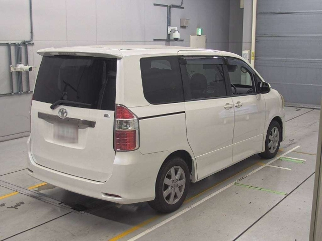 TOYOTA NOAH 2008