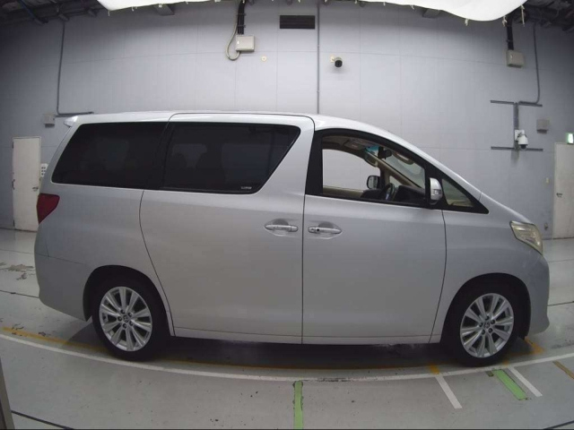 TOYOTA ALPHARD 2013