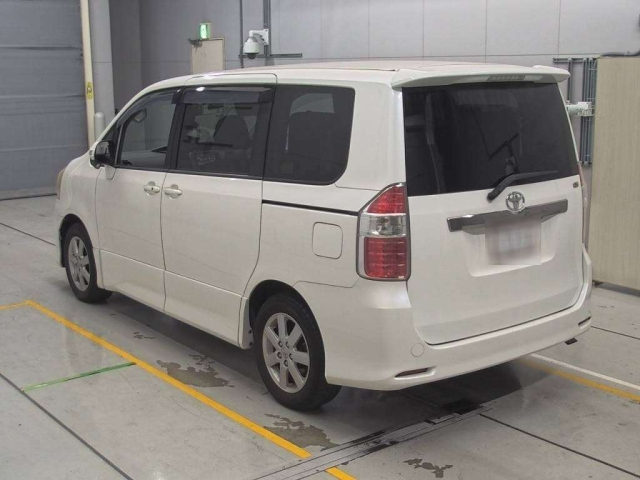 TOYOTA NOAH 2008