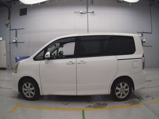 TOYOTA NOAH 2008