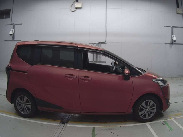 TOYOTA SIENTA 2016