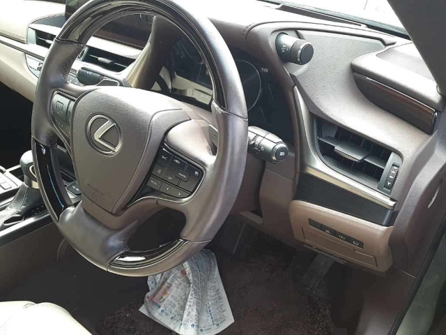 LEXUS ES 2019