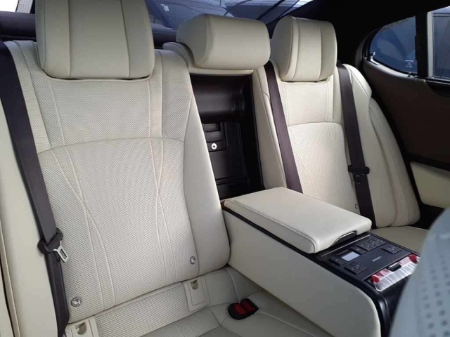 LEXUS ES 2019