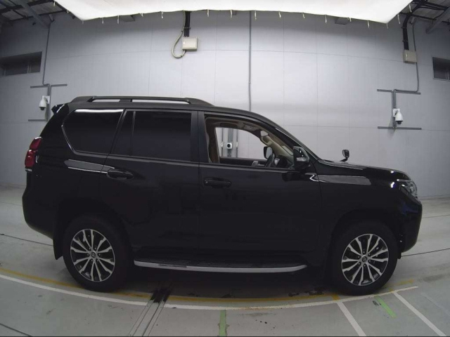 TOYOTA LAND CRUISER PRADO 2019