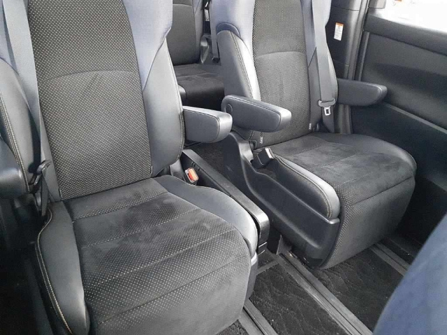 TOYOTA VELLFIRE 2017