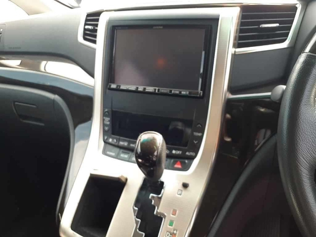 TOYOTA VELLFIRE 2011