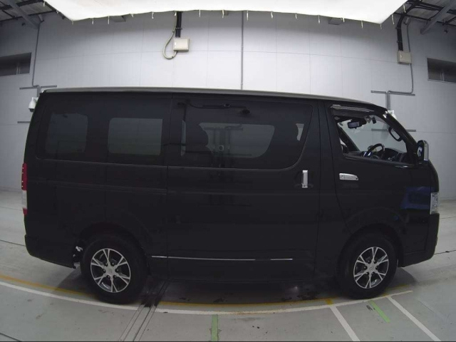 TOYOTA HIACE VAN 2024