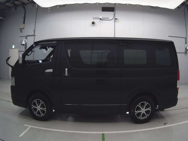 TOYOTA HIACE VAN 2024