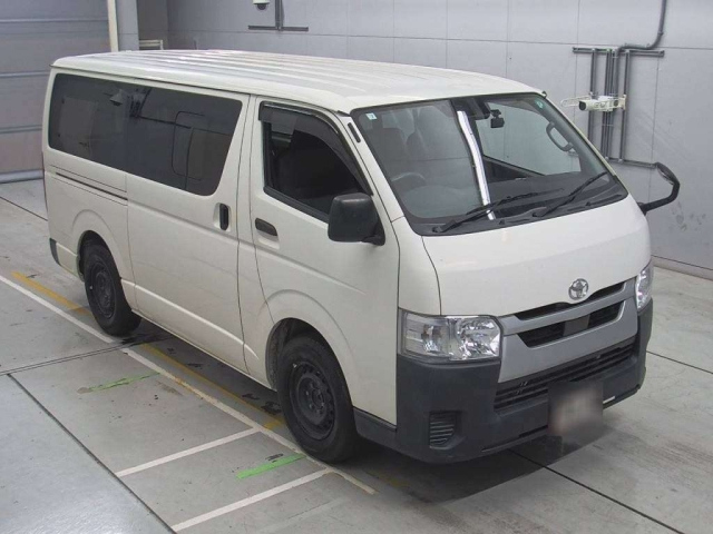 TOYOTA HIACE VAN 2020