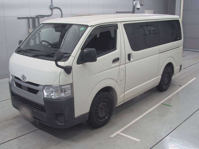 TOYOTA HIACE VAN 2020