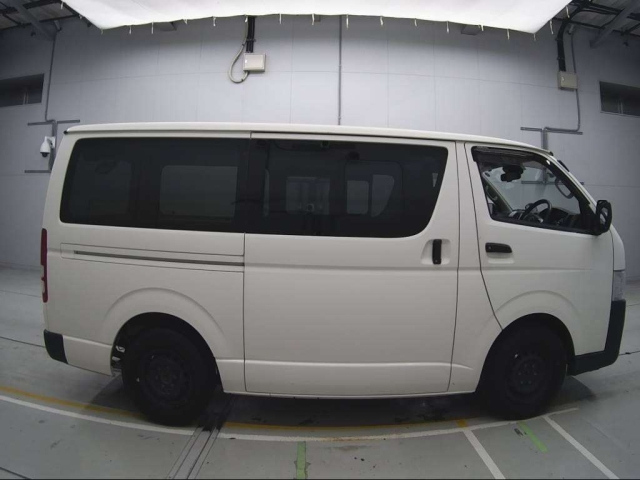 TOYOTA HIACE VAN 2020