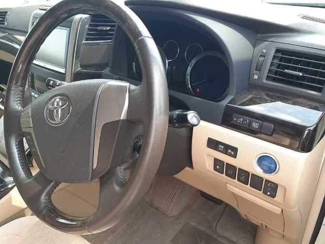 TOYOTA ALPHARD 2013