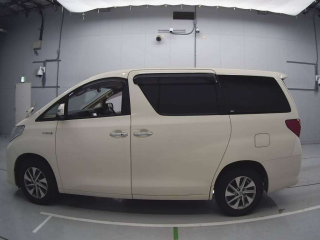 TOYOTA ALPHARD 2013