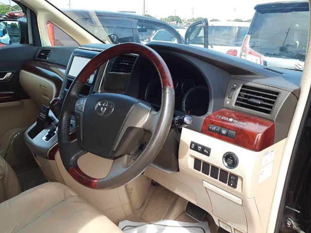 TOYOTA ALPHARD 2011