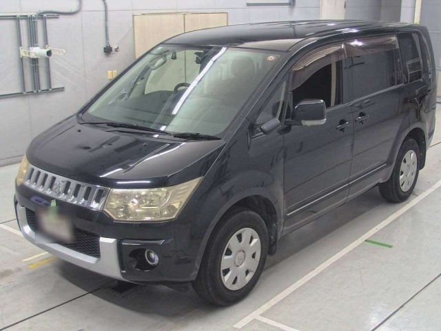 MITSUBISHI DELICA D5 2010