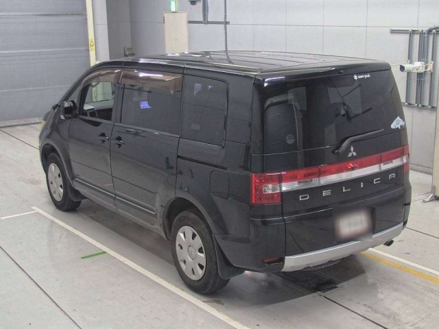 MITSUBISHI DELICA D5 2010