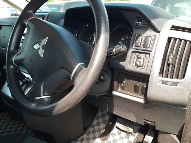 MITSUBISHI DELICA D5 2010