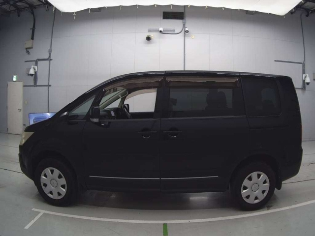MITSUBISHI DELICA D5 2010
