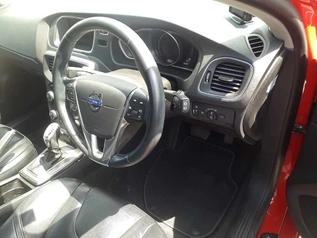 VOLVO V40 2013