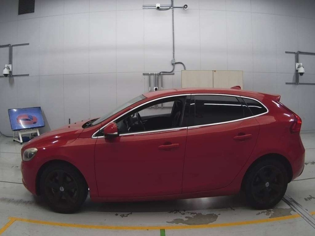 VOLVO V40 2013