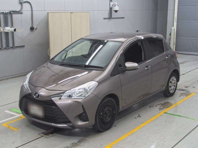 TOYOTA VITZ 2017