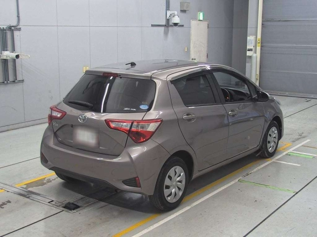 TOYOTA VITZ 2017