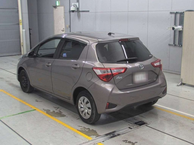 TOYOTA VITZ 2017