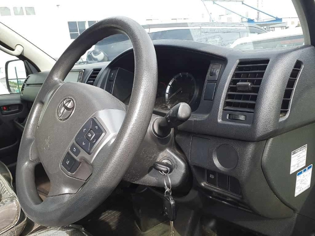 TOYOTA HIACE VAN 2020