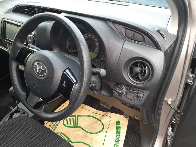 TOYOTA VITZ 2017
