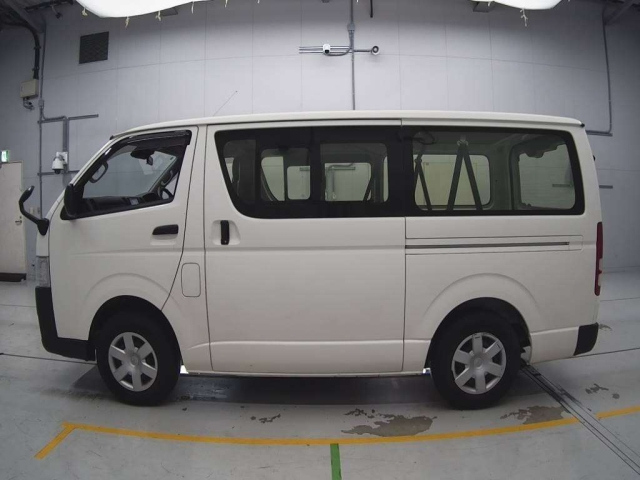 TOYOTA HIACE VAN 2020