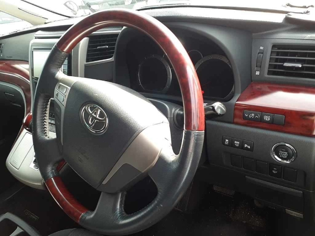 TOYOTA ALPHARD 2009