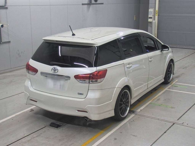 TOYOTA WISH 2010