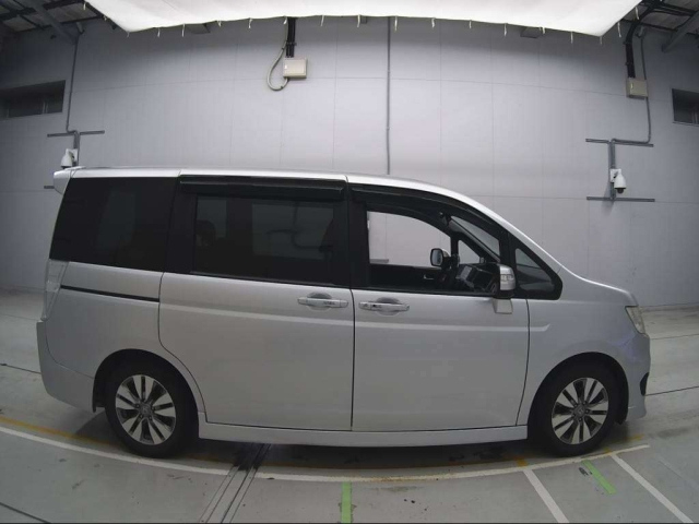 HONDA STEP WAGON 2014