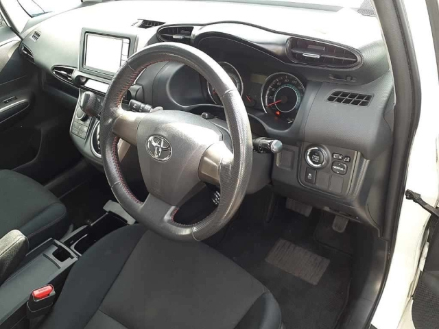 TOYOTA WISH 2010