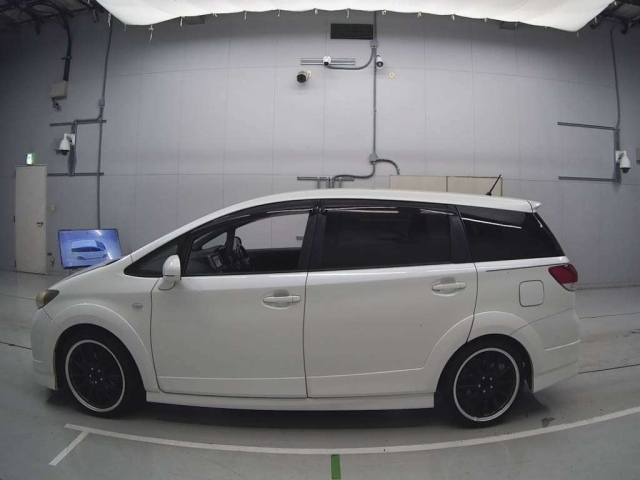 TOYOTA WISH 2010