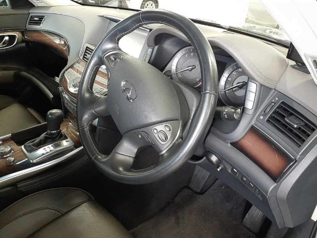 NISSAN FUGA 2016