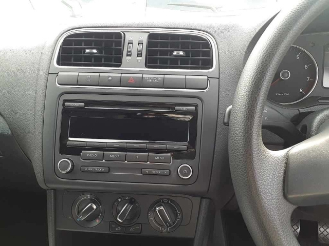 VOLKSWAGEN POLO 2011