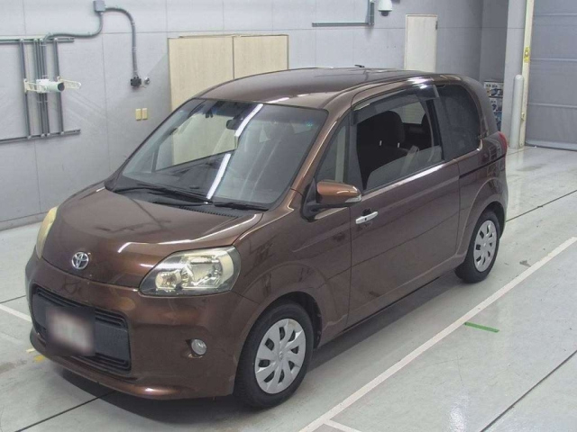 TOYOTA PORTE 2012