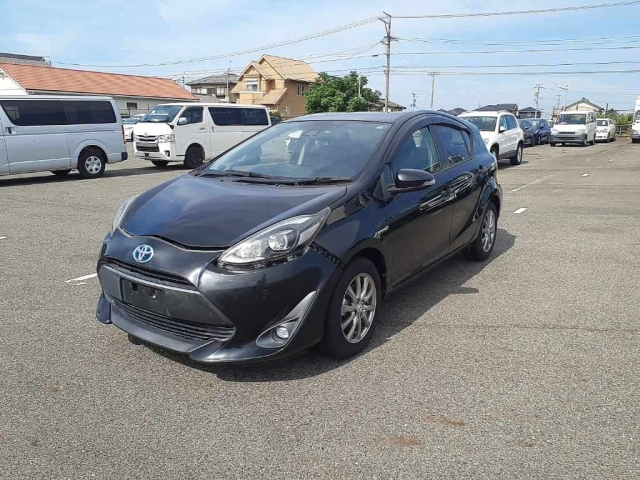 TOYOTA AQUA 2017