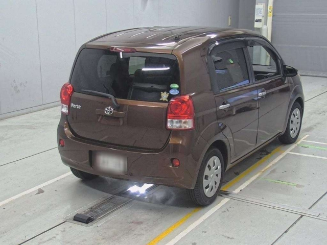 TOYOTA PORTE 2012