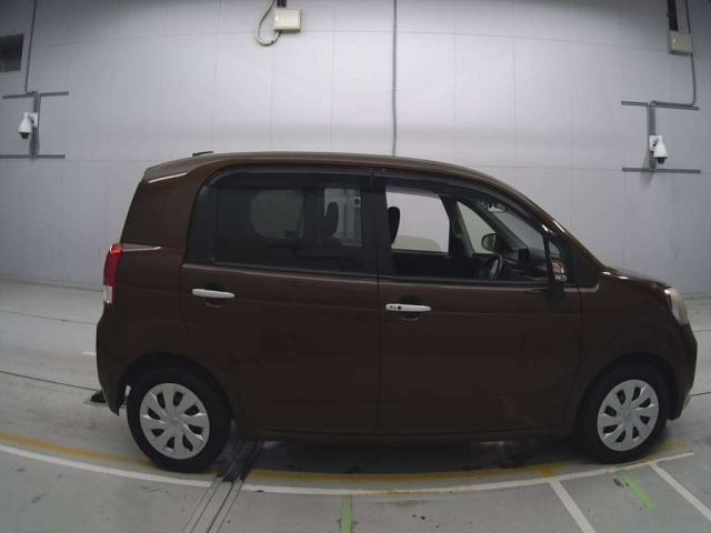 TOYOTA PORTE 2012