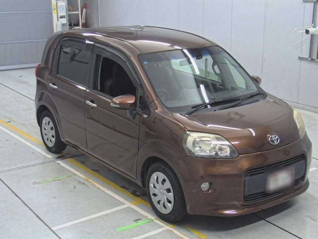 TOYOTA PORTE 2012