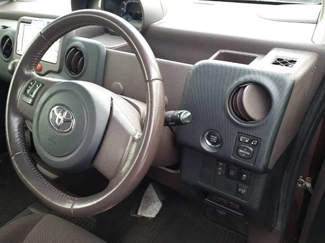 TOYOTA PORTE 2012