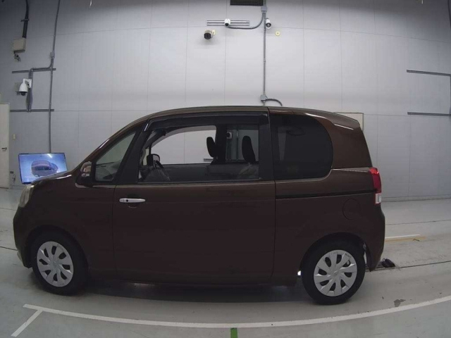 TOYOTA PORTE 2012