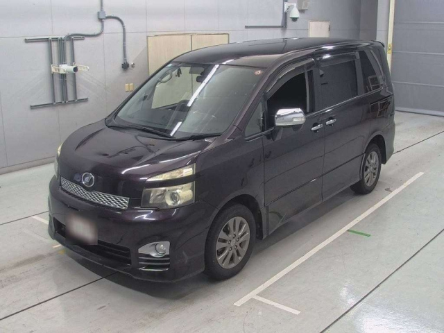 TOYOTA VOXY 2010